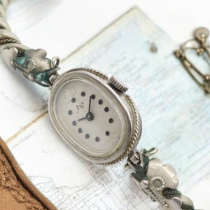 Vintage Luch 1801.1 women&#39;s mechanical wristwatch timepiece with classic manual wind watch