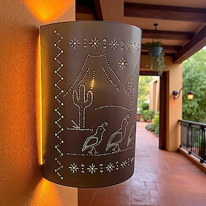 Handgemaakte geperforeerde tinnen wandkandelaar woestijn kwartel cactus lichtpunt zuidwesten decor binnen buiten zuidwestelijk accent portiek verlichting