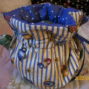 Teacup and Teapot on Country Blue Small Tea Cozy- Insulated - Reversible