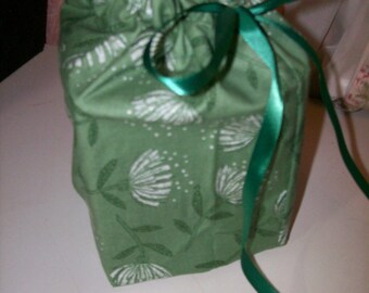 Flower on Green Tissue Box/Toilet Paper Cover