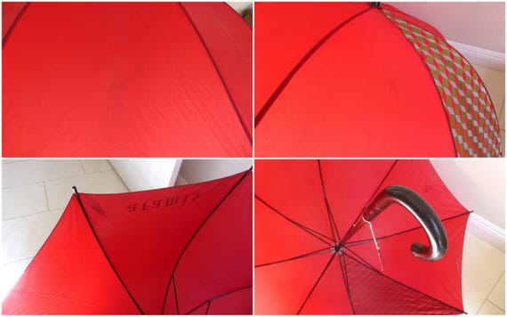 ヴィンテージの大型レッドアラミス傘。晴雨兼用アクセサリー。木製J ヴィンテージの大型レッドアラミス傘。晴雨兼用アクセサリー。木製J