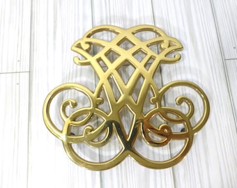 Salvamanteles de latón con monograma de Thomas Jefferson vintage, decoración de mesa de Virginia Metal Crafters, decoración tradicional americana