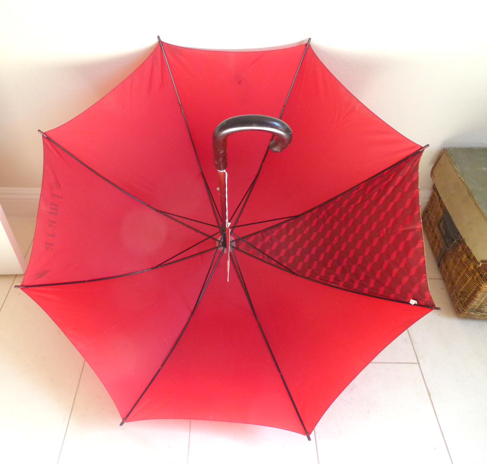 【未使用】アラミス 大判　傘 ヴィンテージの大型レッドアラミス傘。晴雨兼用アクセサリー。木製J