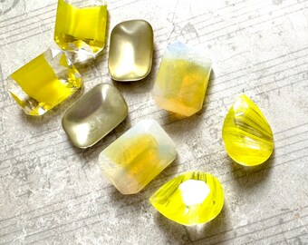 FOUR Pairs Vintage Glass 18x13mm Gems Jewels Cabs for Earrings Lemon Chiffon