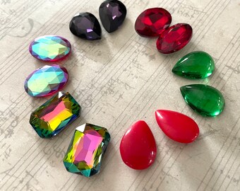 SIX PAIRS Vintage Glass 18x13mm Cabs and Gems for Earrings Holly and Ivy