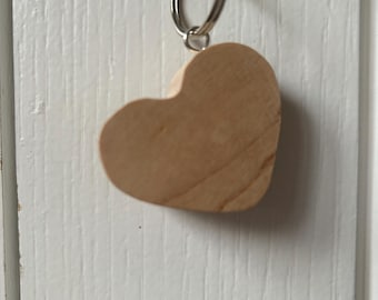Llavero de corazón: madera dura