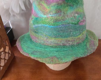 Fedora verde primaveral