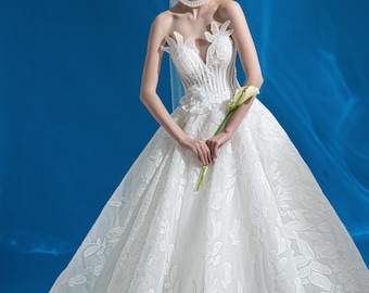 Baljurk trouwjurk met 3D bloemenkant corset | Bella.N Bride
