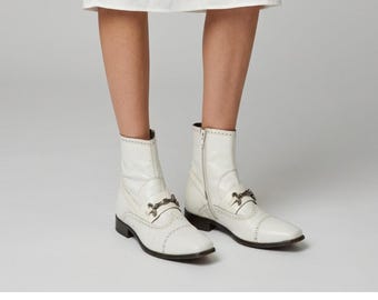 Vintage White Roberto Guerrini Chelsea Wingtip Go Go Beatle Boots Women's Size 9.5