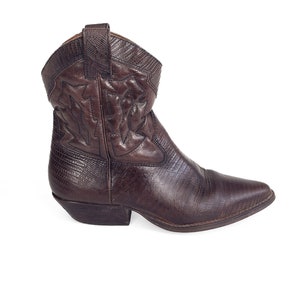 Short Cowgirl Boots Sz. 7.5 Brown Ankle  Booties 1990s Vintage Boots Size 7 1/2