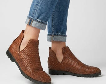 Vintage Woven Leather Chelsea Short Ankle Booties Artistic Italian Basket Weave Boots Size 7.5