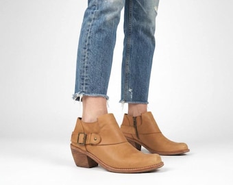 Vintage Tan Harness Short Ankle Booties Chelsea Square Toe Moto Boots Size 8.5