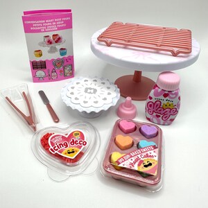 Miniverse Valentine&#39;s Series 2 - Conversation Heart Petit Fours - Miniverse Conversation Heart Petit Fours - Petit Fours Miniverse
