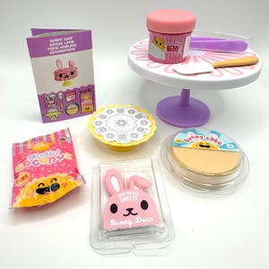 Miniverse Spring Series 2 - Bunny Cake - Miniverse Bunny Cake - Bunny Cake Miniverse - Miniverse Easter Cake - Easter Cake Miniverse