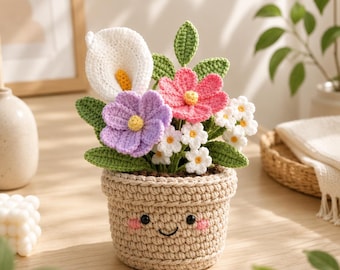 Puede incluir: Una maceta de ganchillo beige con una cara sonriente, que contiene una variedad de flores de ganchillo coloridas. Las flores incluyen un lirio de agua blanco, flores rosas, moradas y blancas con hojas verdes.