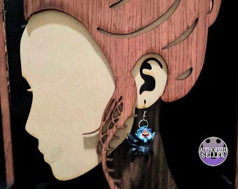 Pendientes articulados con forma de araña y orquídea: elegancia con un toque diferente