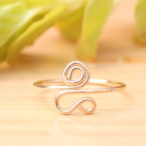 Adjustable gold toe ring ~ Toe ring gold ~ Boho jewelry ~ Summer jewelry ~ Wire wrapped ring ~ Silver midi ring ~ Above knuckle ring gold