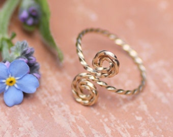 Gold toe ring ~ Wire wrapped toe ring gold ~ Minimalist toe ring ~ Rosette toe ring gold ~ Stacking ring ~ Mid-finger ring ~ Knuckle ring