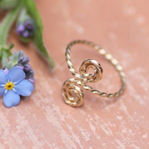 Gold toe ring ~ Wire wrapped toe ring gold ~ Minimalist toe ring ~ Rosette toe ring gold ~ Stacking ring ~ Mid-finger ring ~ Knuckle ring