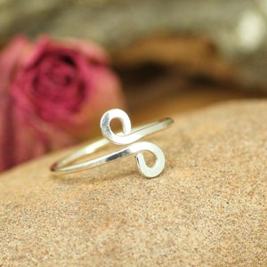 Simple Toe Ring ~ Adjustable Toe Ring ~ Wire Wrapped Toe Ring ~ Sterling Silver Stacking Ring ~ Hammered Midi Ring Silver~Dainty Silver Ring