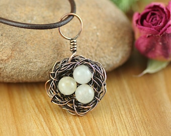 Collar de nido de pájaro de cobre: huevos de jade blanco, joyería natural