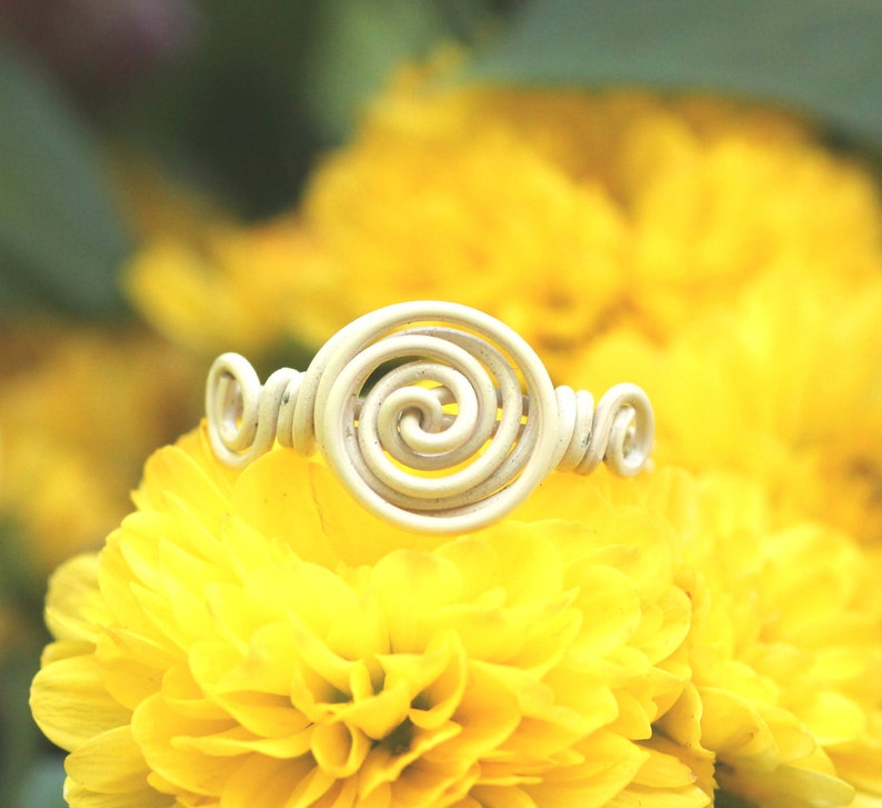 Spiral ring with rosettes Knot ring Knuckle ring Craft wire ring Wire wrapped ring Twisted knotted ring Minimalist pinky ring Antique white