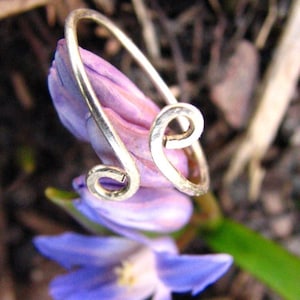 Dainty Midi Ring ~ Sterling Silver Stacking Ring ~ Hammered Silver Midi Ring ~ Adjustable Knuckle Ring ~ Above Knuckle Ring