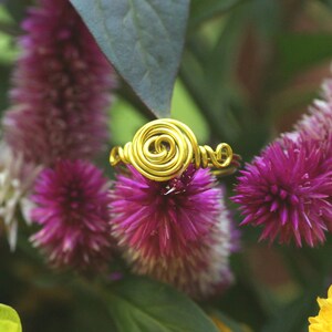 Spiral ring with rosettes Knot ring Knuckle ring Craft wire ring Wire wrapped ring Twisted knotted ring Minimalist pinky ring Peridot