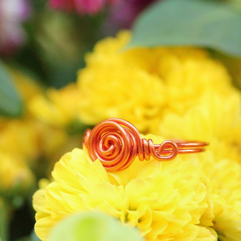 Spiral ring with rosettes Knot ring Knuckle ring Craft wire ring Wire wrapped ring Twisted knotted ring Minimalist pinky ring Orange