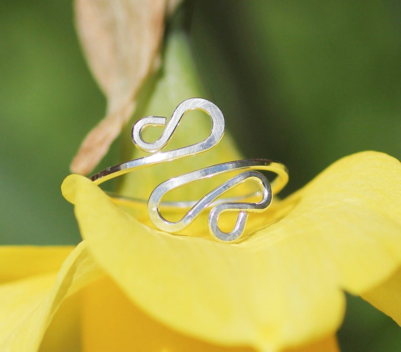 Twisted sterling silver midi ring ~ Hammered toe ring ~ Silver toe ring ~ Adjustable toe ring ~ Toe jewelry ~ Above knuckle ring