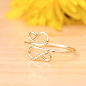Twisted gold toe ring ~ Gold midi ring ~ Adjustable toe ring gold ~ Toe jewelry ~ Above knuckle ring gold ~ Boho toe ring ~ Minimalist ring