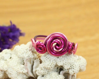 Spiral two colors ring ~ Knotted ring ~ Rosette ring ~ Thumb ring ~ Wire wrapped ring ~ Orange and black ring ~ Green and red ring