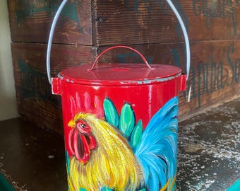 Soporte para premios para perros con gallo pintado a mano, decoración de gallo. Cubo vintage para premios de perros, decoración de cocina con gallo, decoración para perros, decoración de gallinas
