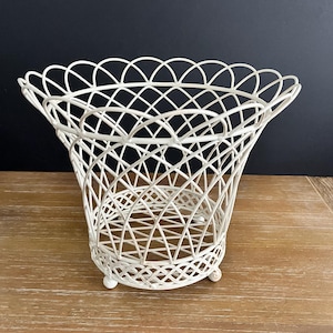 Vintage FRENCH COUNTRY Off-WhiteCOTTAGECORE Wire Basket*CACHEPOT* Plant Holder