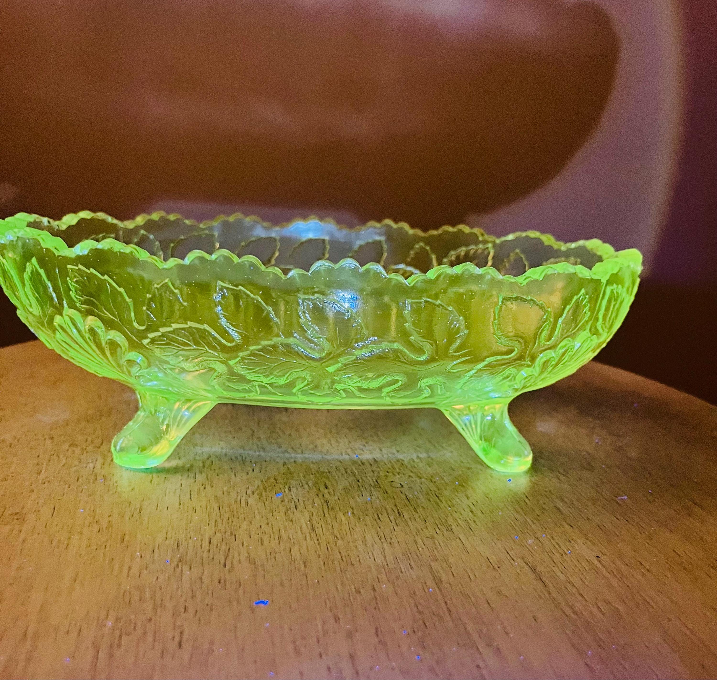 Vintage UV Reactive Manganese Glass Floral Barrette – 26g Victorian Revival Manganese Glass - Etsy main image 3