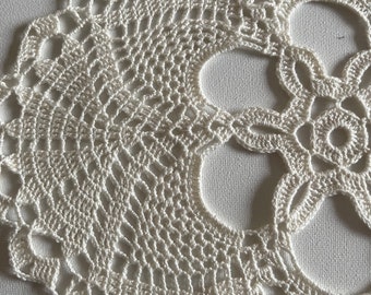 Vintage style doily, crochet, new