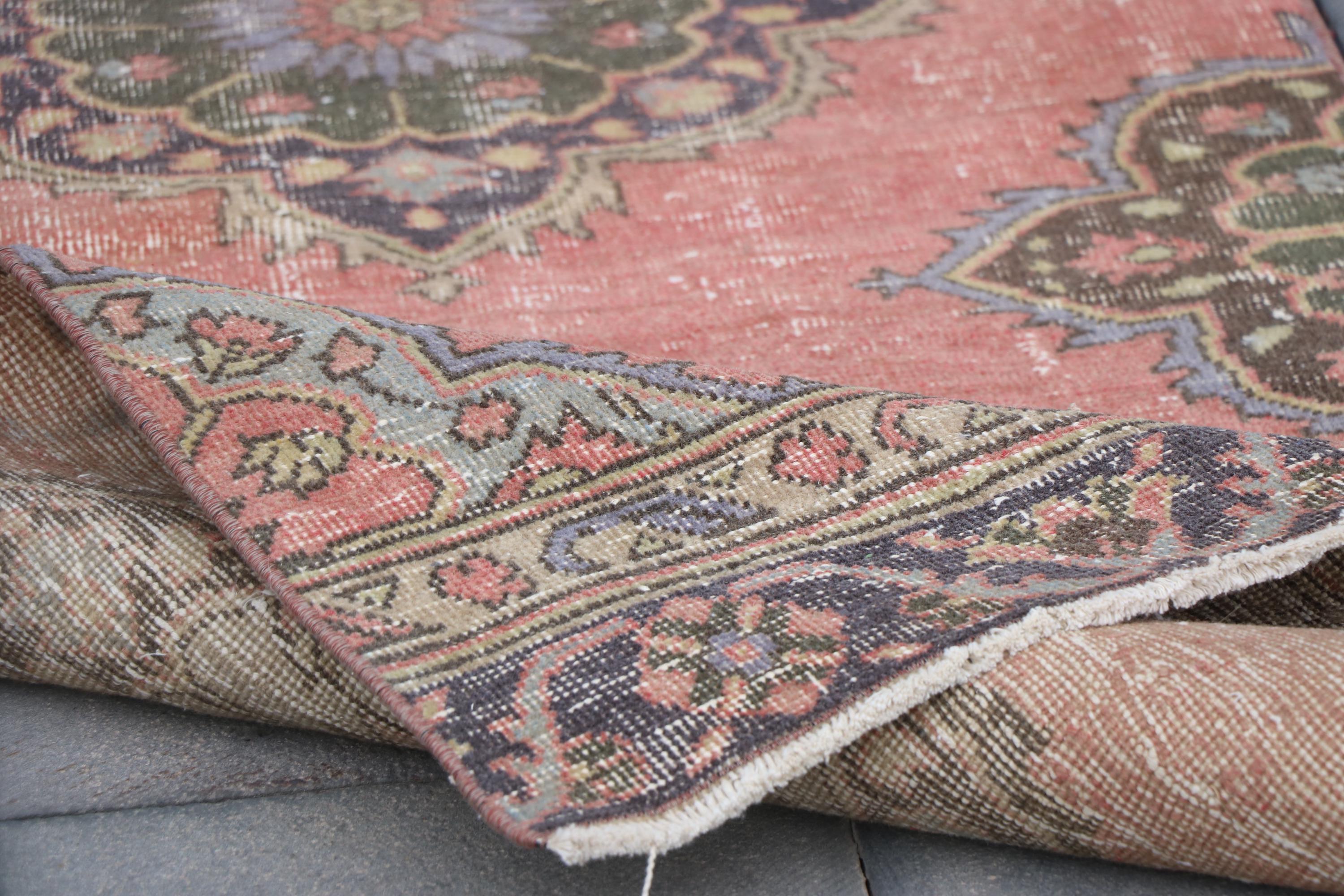 137×123 “Rose quartz”ViNTAGE TURKiSH RUG 7' x 11' - Vintage Turkish Area Rug, Beige - Seralya | Kuden
