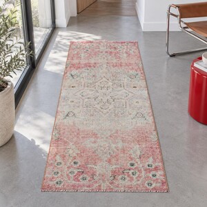 Alfombra turca vintage Oushak, alfombra rosa con estampado floral de pelo corto, 2,4 x 5,4 cm, pequeña alfombra vintage anudada a mano para la entrada o la mesita de noche.