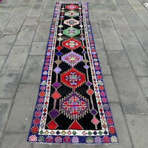 Alfombras de pasillo de 3x12, alfombra Herki, alfombra vintage, alfombra turca, alfombra antigua, alfombras para escaleras, alfombra negra de 2.6x11.1 pies, alfombra vintage neutra Oushak.