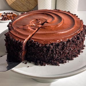 Pastel de Chocolate Húmedo con Natillas de Chocolate / Cómo hacer el mejor Pastel de Chocolate / Ficha de Receta PDF