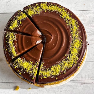 Torta al pistacchio con glassa al cioccolato ganache / Cioccolato al pistacchio / Ricetta in PDF con istruzioni passo passo /