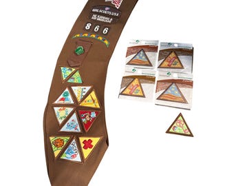 Vintage Girl Scouts USA Brownie Sash & 18 Badges