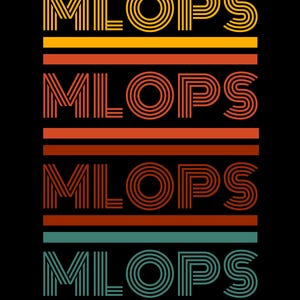 Könnte beinhalten: Ein Grafikdesign mit dem Wort "MILOPS", das viermal in einem Retro-Stil wiederholt wird. Jedes Wort ist in einer anderen Farbe: Gelb, Orange, Rot und Türkis. Der Hintergrund ist schwarz.
