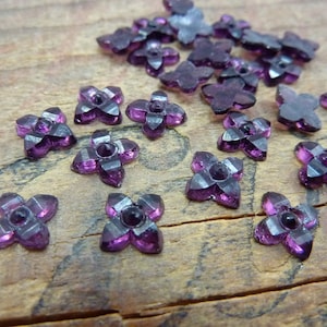 Vintage Small Glass Flower Flatback Rhinestone Amethyst (20)
