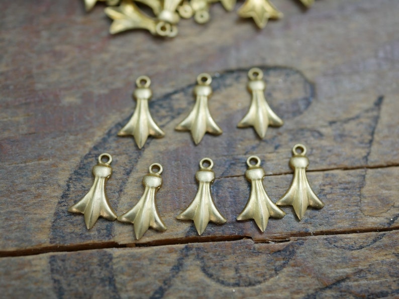 #06733 8 pieces Small Brass Drop Dangle Fleur De Lis Drop 12x6mm Made in the USA