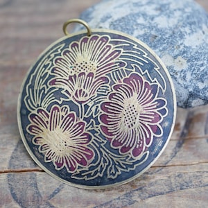 Lightweight Brass Pendant Etched Brass Pendant with Black and Burgundy Flower Decoration 1-3/4 Inch Diameter (1 pcs) KA9