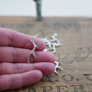 Pewter Antler Charms Deer Antler Charm 6 pcs P203 immagine 5