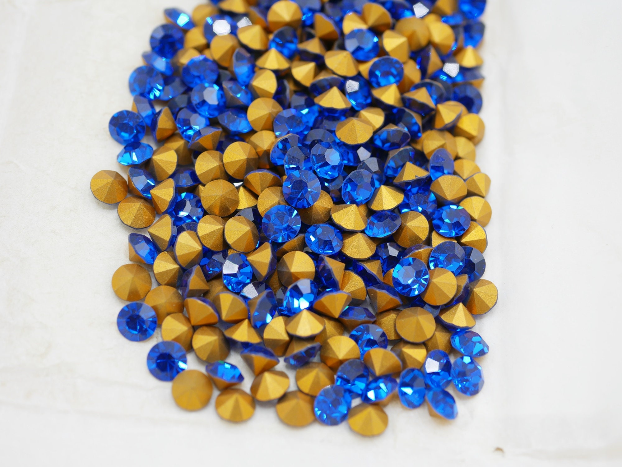 スワロフスキー　5cm Vintage Swarovski SS24 5.4mm Point Back Rhinestone Capri Blue Gold