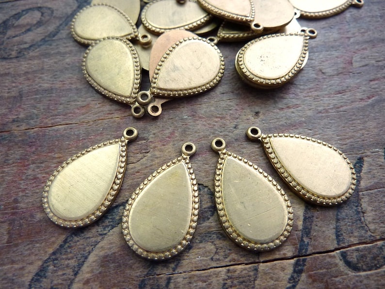 RB Brass Blank Heavy Blank Teardrop Stamping Brass Blank with Patterned Edge 2 pcs zdjęcie 1