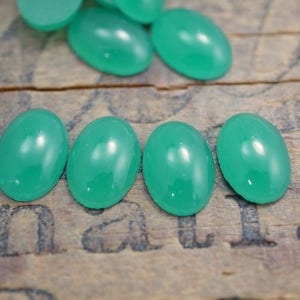 Cabochon Jade Green Glass Art Deco 14x10mm Cabochon (4) J188
